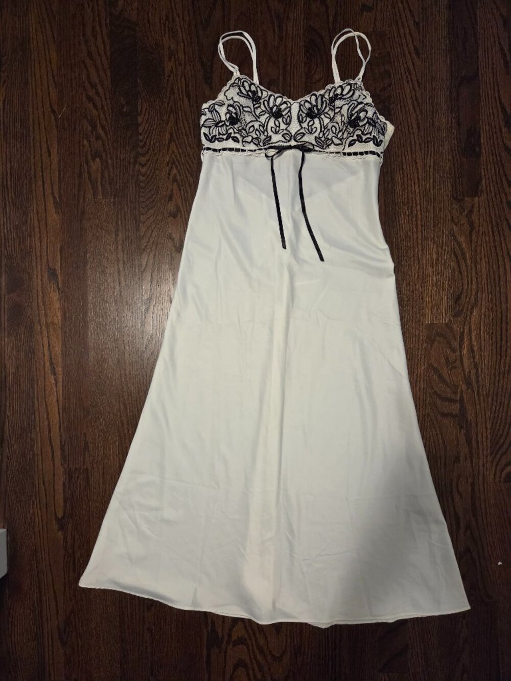 Women's white long nightgown dress with black embroidery XS